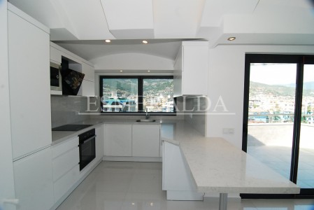 Alanya Saray  Mahallesinde  Satılık  4+1 Dubleks Daire