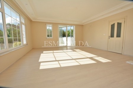 Alanya  Oba  Mah  Oba  Valley  Court  Sitesinde  2+1 Daire