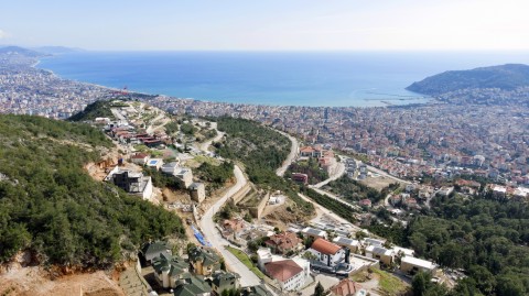 Alanya  Tepe  Mahallesine  Lüks  Satılık Deniz ve Kale Manzaralı  7+2 Villa