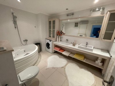 Alanya Tosmur 'da Havuz Manzaralı 3 +1 Satılık Daire