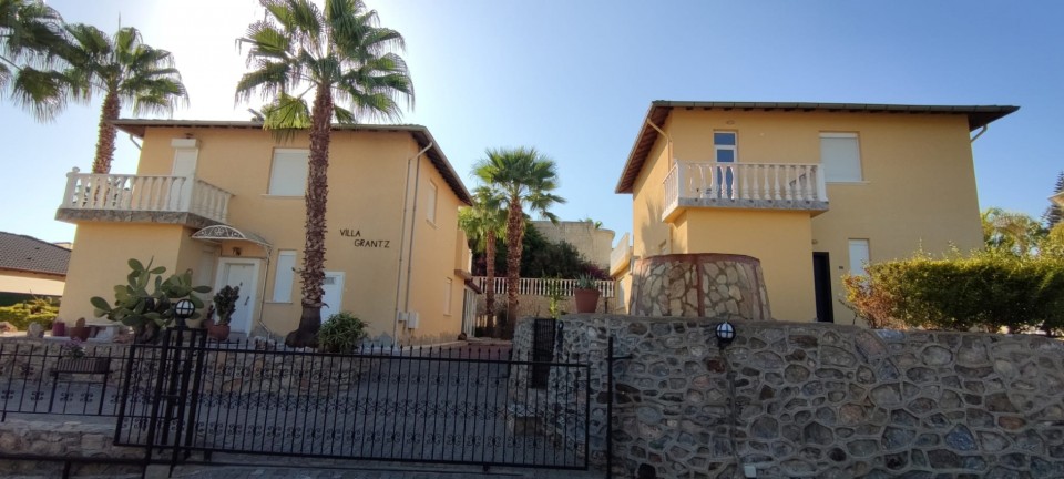 Alanya Konaklı  Mahallesinde Satılık   3+1 Villa