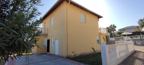 Alanya Konaklı  Mahallesinde Satılık   3+1 Villa