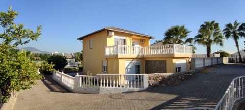 Alanya Konaklı  Mahallesinde Satılık   3+1 Villa