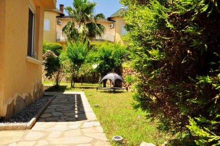 Alanya Konaklıda  Havuz ve Doğa   Manzaralı Satılık Villa