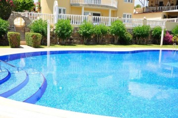 Alanya Konaklıda  Havuz ve Doğa   Manzaralı Satılık Villa