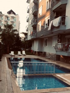 Alanya Güllerpınar'nda 1+1 Satılık Daire