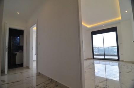 Alanya Tepe Mahallesinde Havuzlu Satılık  3+2  Villa