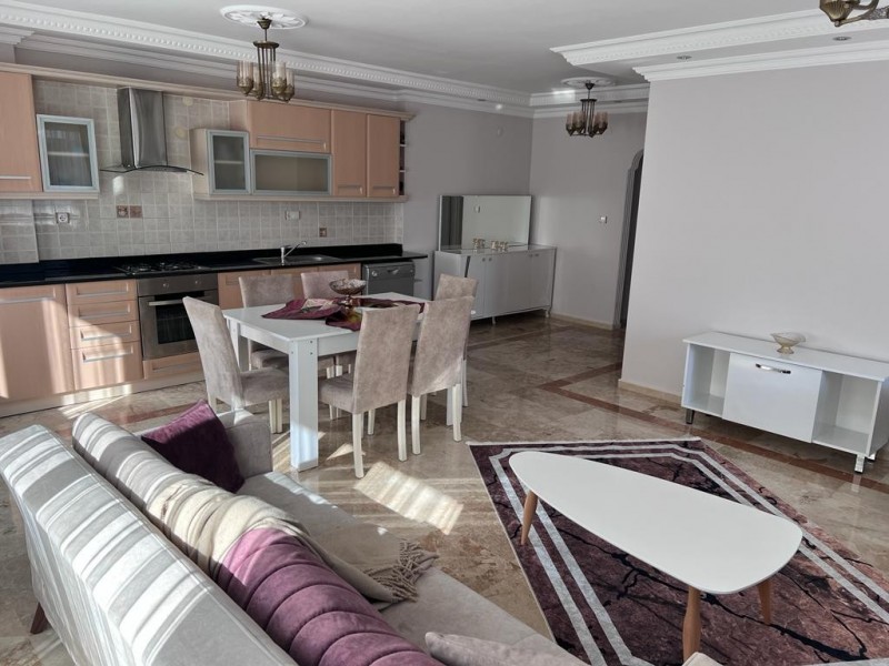 Alanya Mahmutlar'da  Havuz  Manzaralı Satılık 2+1 Eşyalı Daire